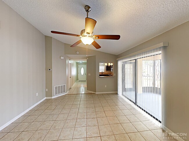 Building Photo - 10827 Claymont Dr