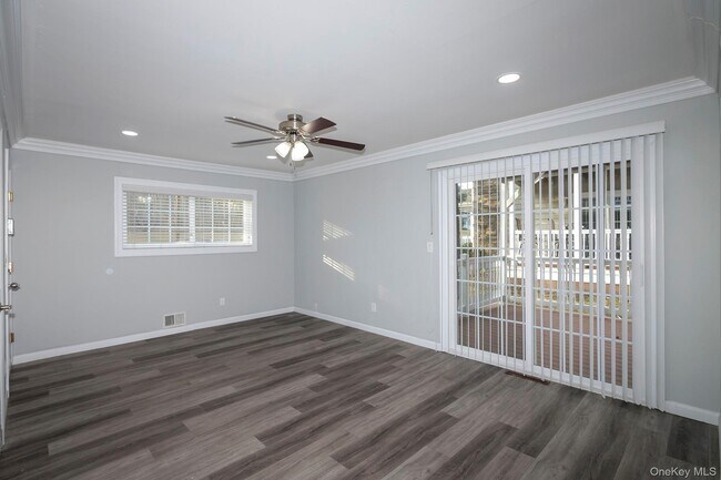 Building Photo - 5 Dark Hollow Rd