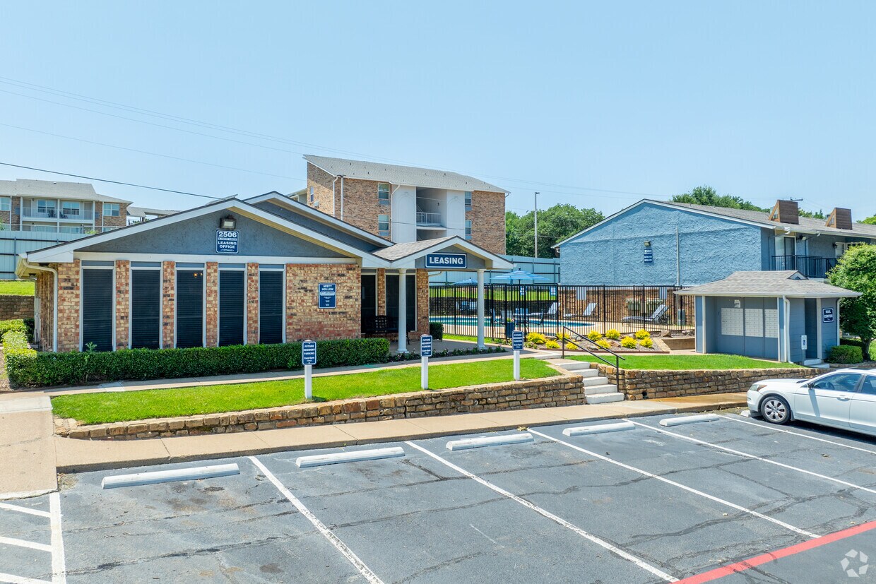 Misty Hollow Apartments Apartments in Arlington, TX