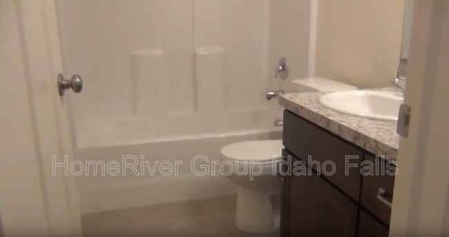Foto del edificio - 3894 Chalet Dr