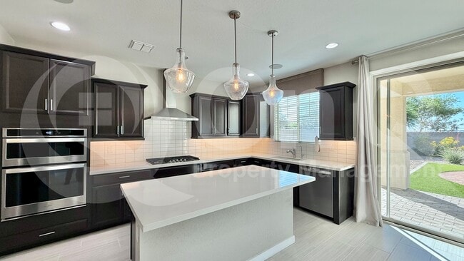 Foto del edificio - 5714 N 109th Ave