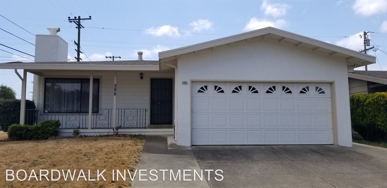 Foto principal - 3 br, 2 bath House - 398 EVERGREEN DR.