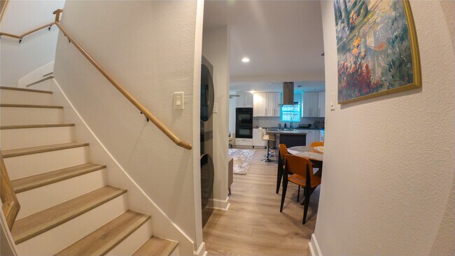 Foto del edificio - 10326 Meadow Lake Ln