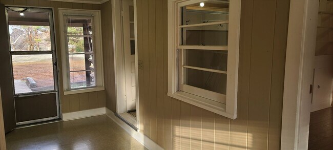 Foto del edificio - COMING SOON!  Lone Oak Cottage - 2 bedrm 1 bath Available - May 10th