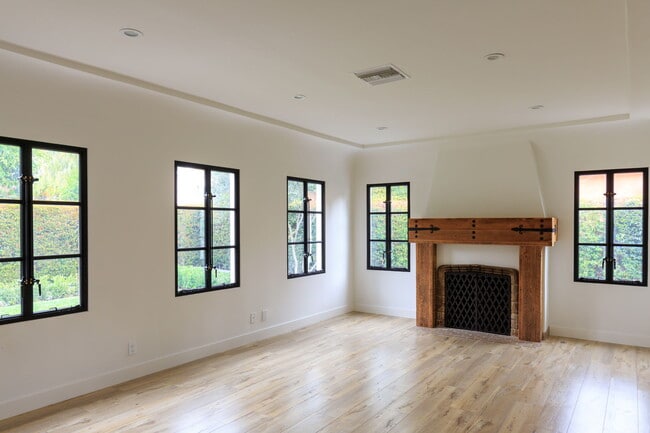 Building Photo - 2082 Watson St