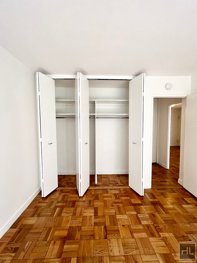 Foto del edificio - EAST 49 STREET