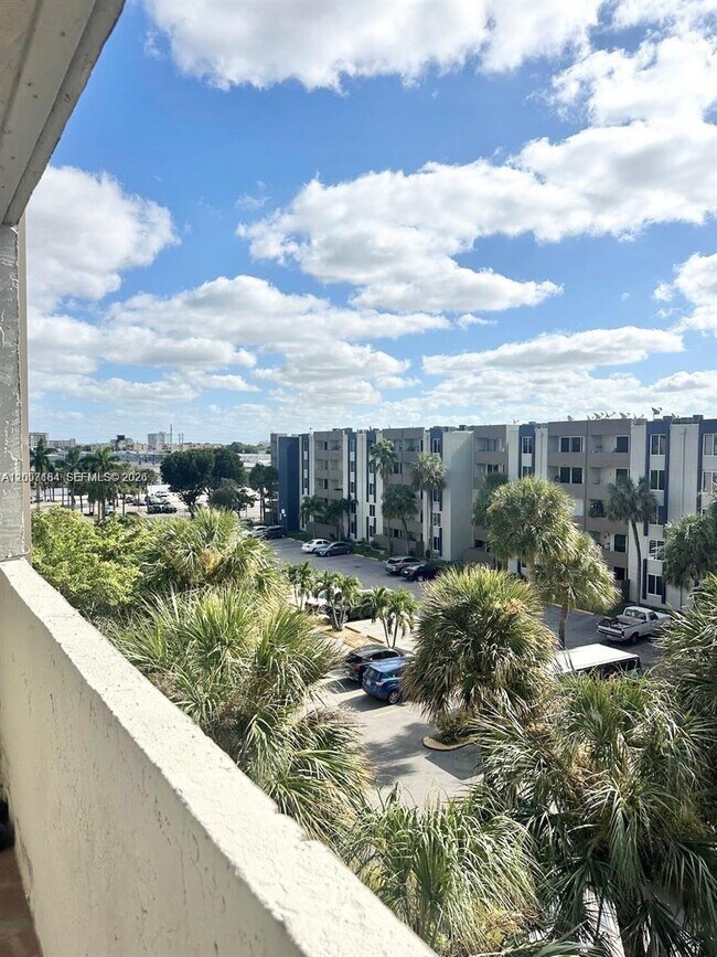 Foto del edificio - 10090 NW 80th Ct