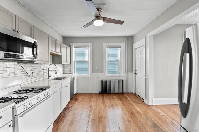 Foto del edificio - 394 Gregory St