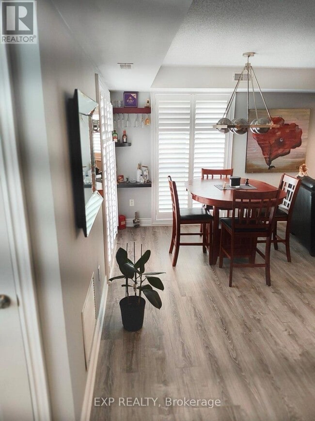 Building Photo - 33 Madelaine Dr