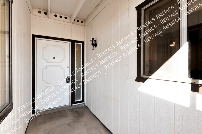Building Photo - Coming Soon! Great NW neighborhood!