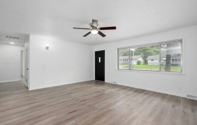 Building Photo - 3 Bedroom PLUS SUNROOM | 2 Bathroom | 2 Ca...
