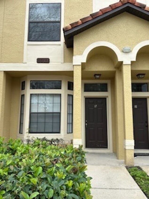 Foto principal - 2/2.5 condo unit in East Orlando