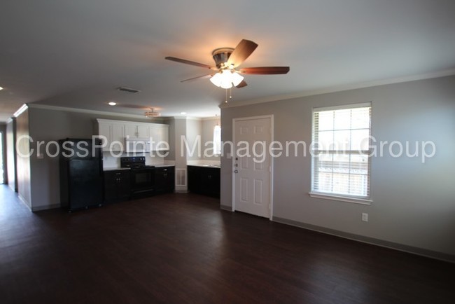 Building Photo - 3 bedroom duplex near UT Tyler