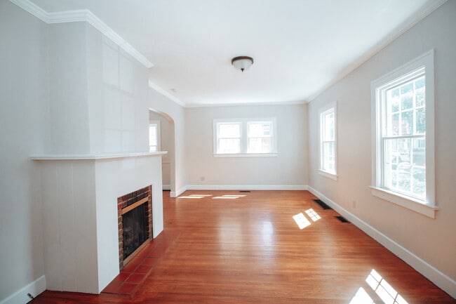 Building Photo - 3744 Bowen Rd