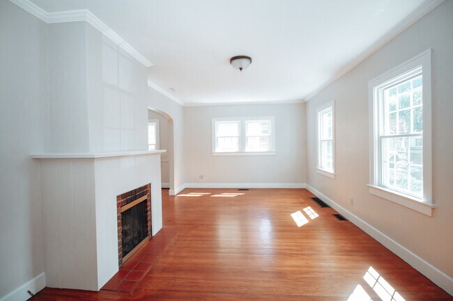 Foto del edificio - 3744 Bowen Rd