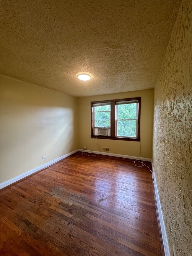 Foto del edificio - Beautiful 3 Bedroom 2 Full Bathroom Town Home Belair Edison