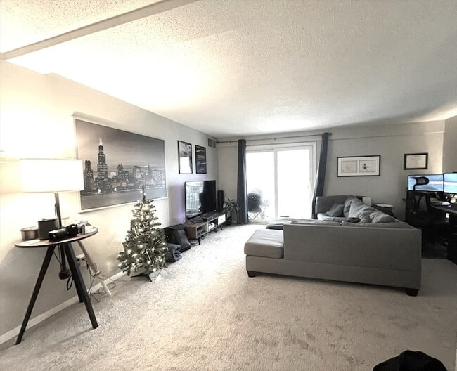 Foto del edificio - 36 Silver Hill Ln