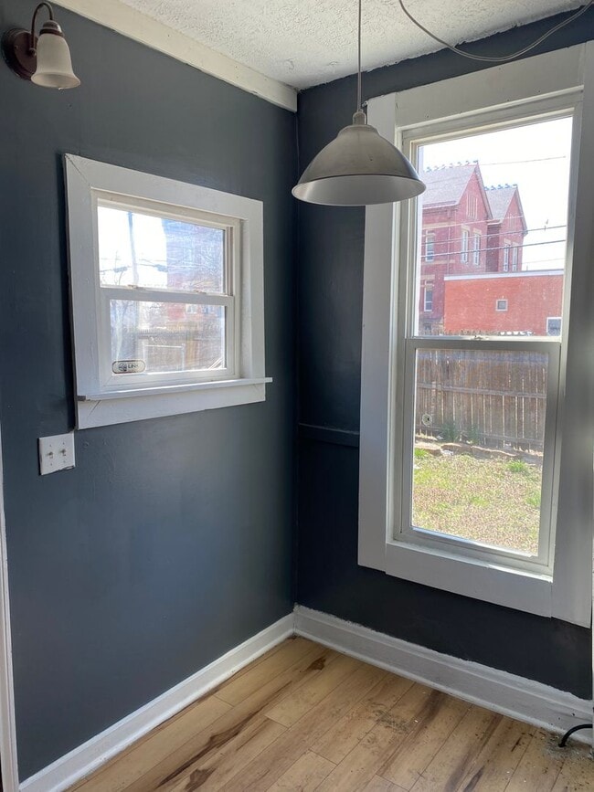 Building Photo - 2531 Deming Ave