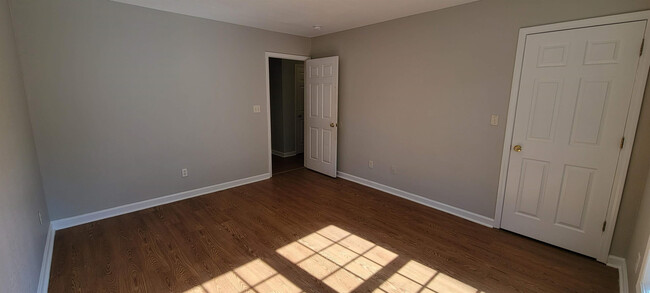 Building Photo - 105 Heatherbrook Ct