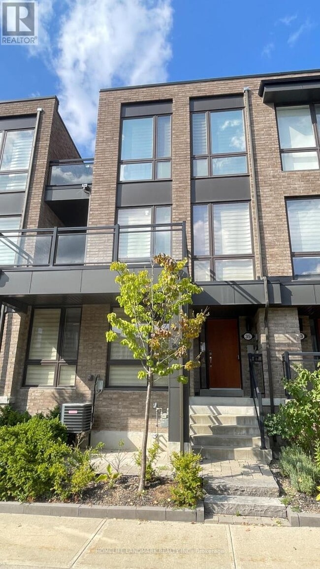 Building Photo - 35 Thorncrest Dr