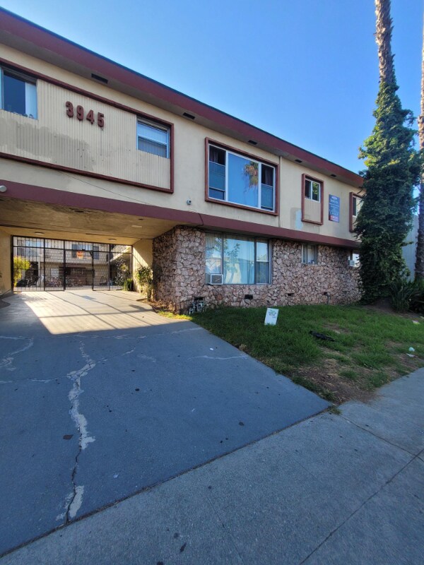 Building Photo - 3945 Stevely Ave