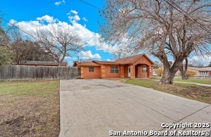 Foto principal - 3323 W Woodlawn Ave