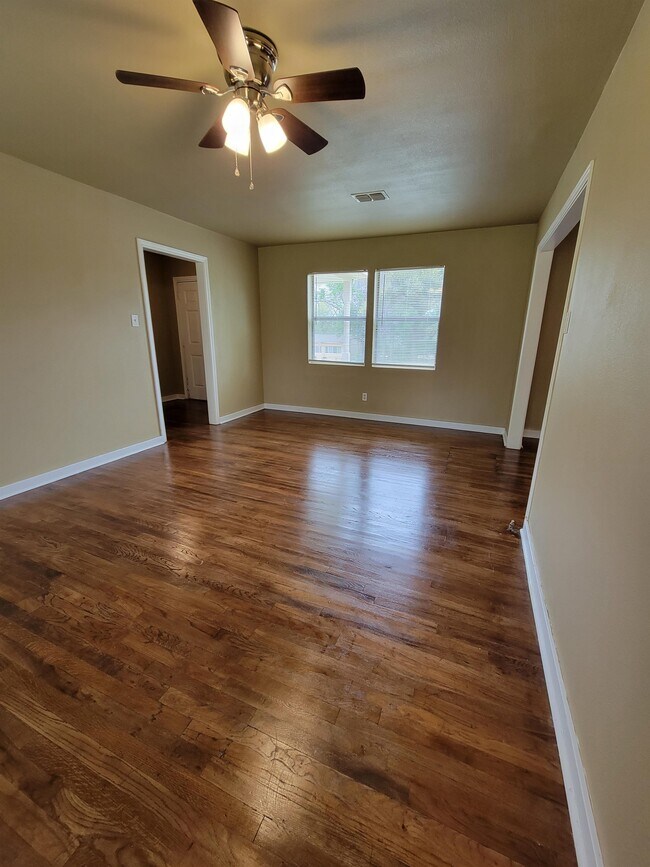 Building Photo - 1408 S Academy Ave