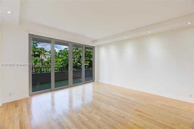 Building Photo - 151 Crandon Blvd