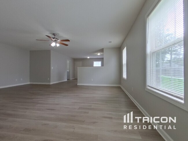 Foto del edificio - 404 Castle Ridge Dr