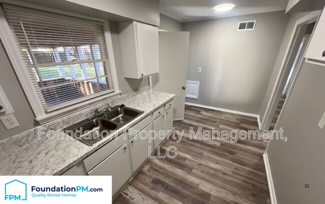 Foto del edificio - 3795 Windcrest Rd