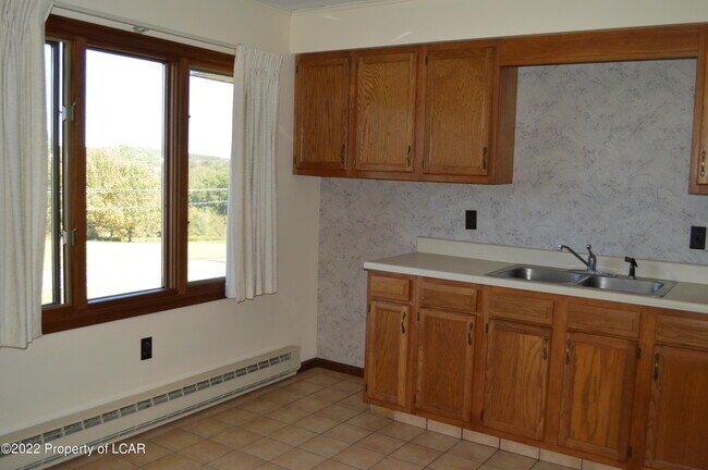 Building Photo - 692 Orange Rd