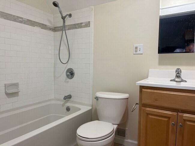 Baño - 63 Raymond St