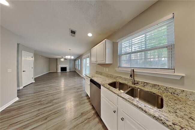 Foto del edificio - 573 Grandview Cir