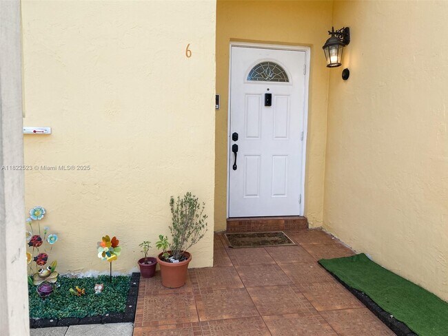 Foto del edificio - 8350 SW 154th Ave