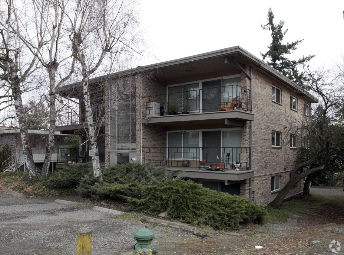 Primary Photo - Orca Apartments