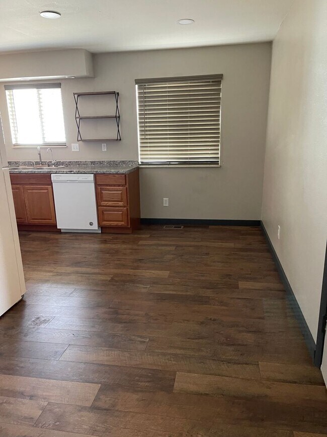 Building Photo - 3 Bedroom 1 Bath Home