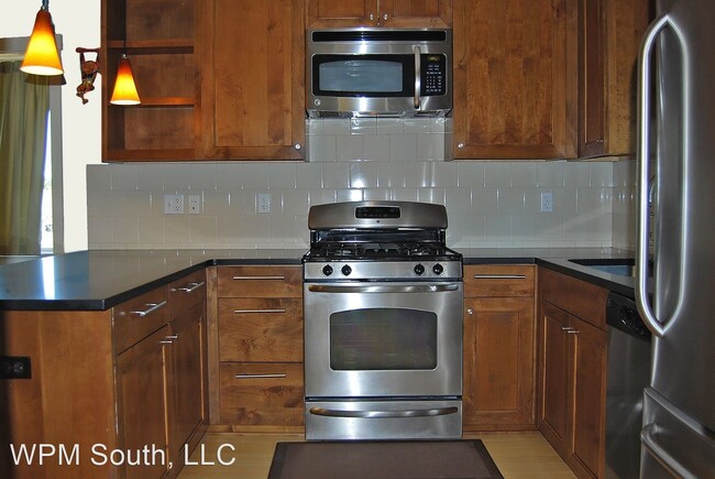 Building Photo - 2 br, 1.5 bath House - 4110 37th Ave S  Un...