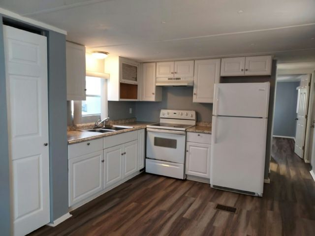 Primary Photo - 106 49th Ave W