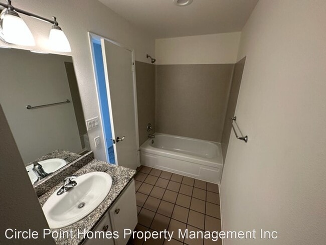 Building Photo - 2 br, 2 bath House - 18910 8th Ave NW #326