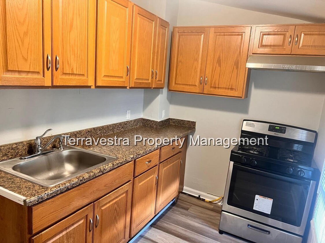 Foto principal - Updated 3 bed, 1 bath Unit in Gloucester City