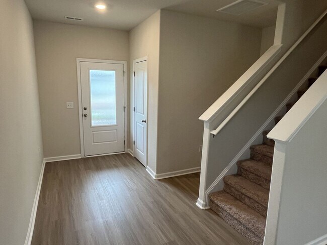 Building Photo - Brand New 3 Bed House in East Charlotte
