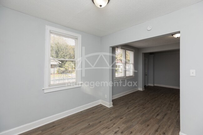 Foto del edificio - 1550 W 2nd St