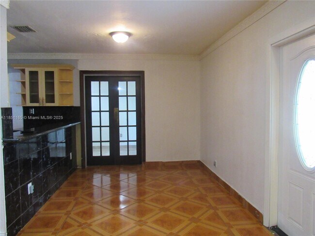 Foto del edificio - 6550 McKinley St