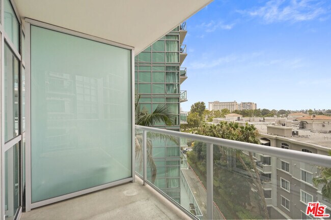 Foto del edificio - 13700 Marina Pointe Dr