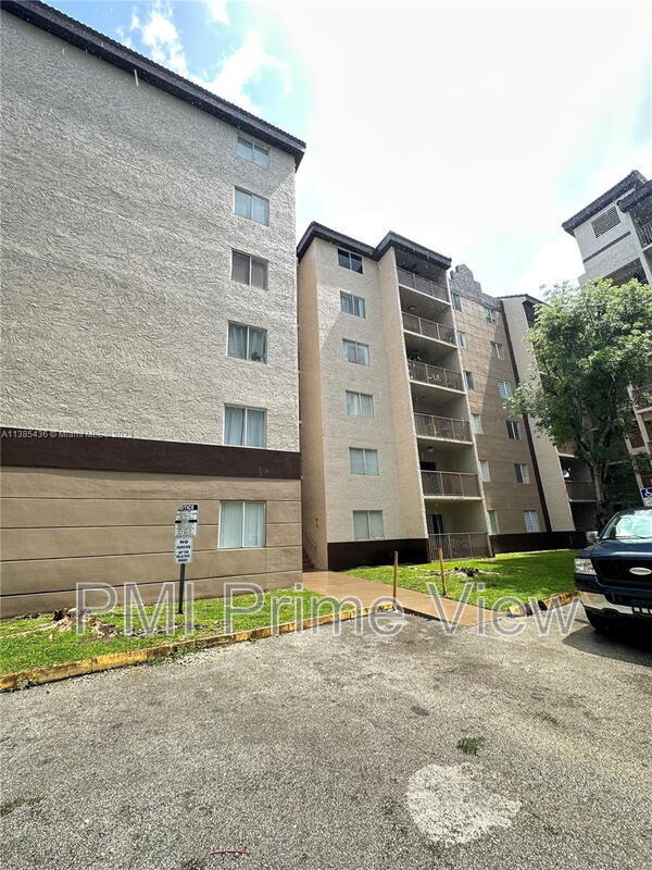 Foto principal - 15231 SW 80th St
