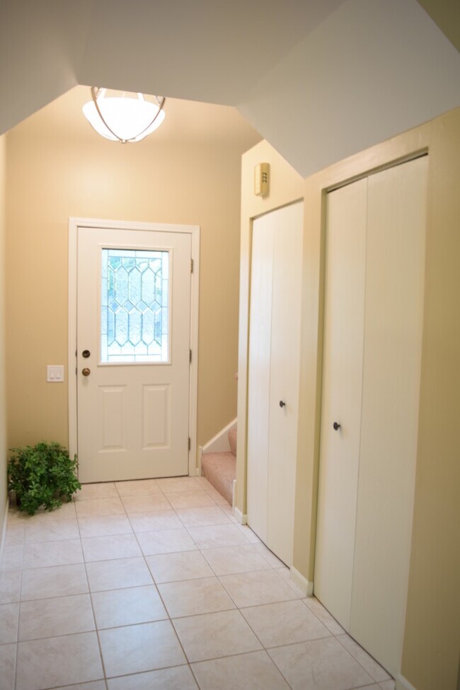 Building Photo - 1460 W Sapphire Dr