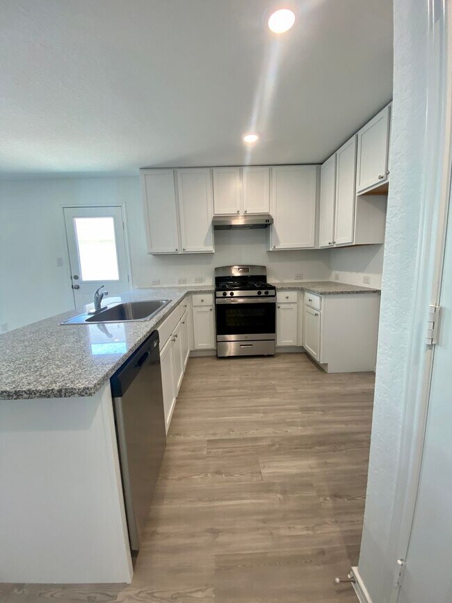 Building Photo - CULEBRA /1604 AREA ** $1595/Month**