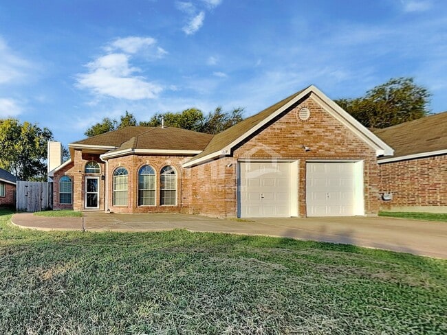 Building Photo - 217 Dartmouth Dr