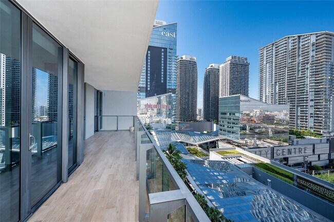 Foto del edificio - 68 SE 6th St