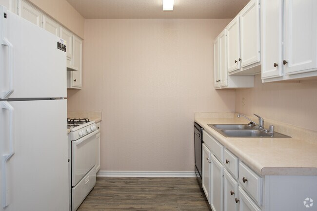 1BR, 1BA - 583SF - Western Crosby Apartments